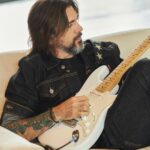 Juanes Instagram – Quiero abrir las puertas de mi casa en Medellín para ustedes por una noche en @airbnb 🇨🇴 Vida Cotidiana es un álbum que cuenta historias que nacieron allí, en ese lugar tan especial donde viven la esencia y el alma de este último álbum.

Quiero invitarlos a que vivan un poco de mi vida cotidiana por una noche.

Las reservas se abren el próximo 28 de noviembre a las 11:00 am hora Colombia, pendientes pues 🥔👀 #airbnbpartner Medellín, Colombia
