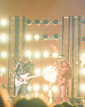Juanes Instagram - Una semana llena de emociones y mucho agradecimiento con esta vida que me ha dado tanta música y amistades. 

#LatinGRAMMY 📸 @marioalzatee