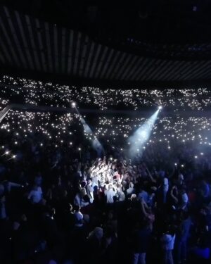 Juanes Instagram - CDMX🇲🇽 Gracias por esta noche inolvidable y SOLD OUT en el Auditorio Nacional!! Los AMO México🔥🔥 
@mariachijuveniltecalitlan_