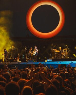 Juanes Instagram - Bogotá. 

Es difícil juntar todos mis sentimientos en pocas palabras sobre lo que viví  anoche en @cordillerafestival …aunque si tuviera que hacerlo quizá escogería “poesía” “magia” y “gratitud”. No pueden imaginar lo que significa su cariño para mí, tocar en mi tierra y sentir que ustedes están conmigo es el mejor de los sentimientos y lo mejor de todo, la luna fue testigo. Espero verme reflejado con ustedes en el espejo del tiempo para siempre. Los AMO🙏🏼🔥❤️‍🔥🇨🇴