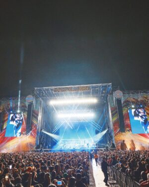 Juanes Instagram - Bogotá. 

Es difícil juntar todos mis sentimientos en pocas palabras sobre lo que viví  anoche en @cordillerafestival …aunque si tuviera que hacerlo quizá escogería “poesía” “magia” y “gratitud”. No pueden imaginar lo que significa su cariño para mí, tocar en mi tierra y sentir que ustedes están conmigo es el mejor de los sentimientos y lo mejor de todo, la luna fue testigo. Espero verme reflejado con ustedes en el espejo del tiempo para siempre. Los AMO🙏🏼🔥❤️‍🔥🇨🇴
