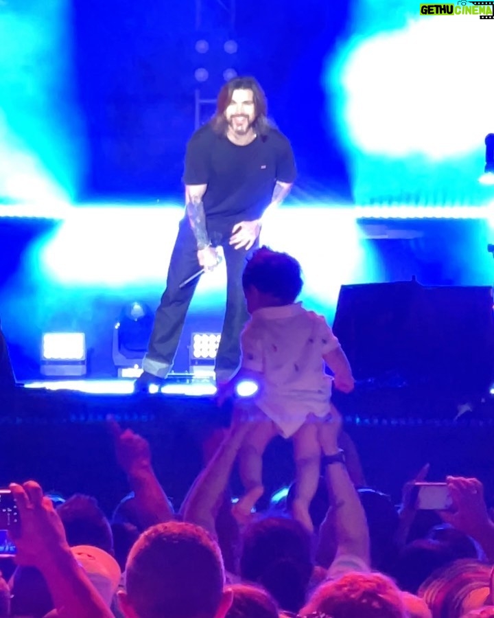 Juanes Instagram - Lanzarote ! Mil y mil gracias por habernos hecho tan felices anoche. Por haber cantado y bailado con nosotros como lo hicieron. LOS AMO.