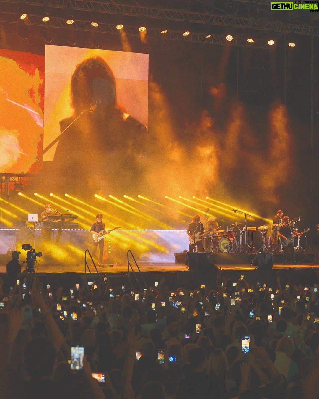 Juanes Instagram - Lanzarote ! Mil y mil gracias por habernos hecho tan felices anoche. Por haber cantado y bailado con nosotros como lo hicieron. LOS AMO.