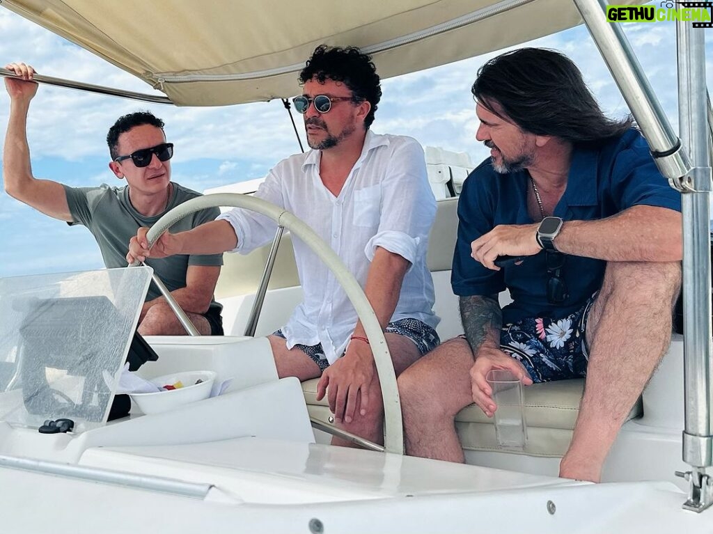 Juanes Instagram - A donde nos lleve el viento… #Sailing #SonDeMar @fonsecamusic @juanes
