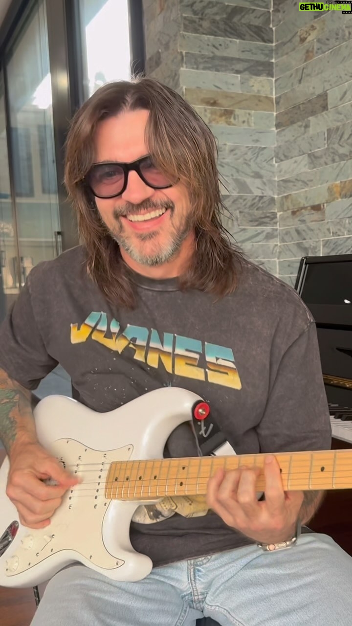 Juanes - 52.2K Likes - De Colombia para el mundo 🥔🇨🇴
Gira JuanEs Colombia | MAYO 2024
