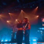 Juanes Instagram - Emocionado de haberme encontrado con @nellyfurtado de nuevo en su casa Toronto!! Gracias a todo el público por habernos hecho sentir tan felices. Esta historia sigue🔥