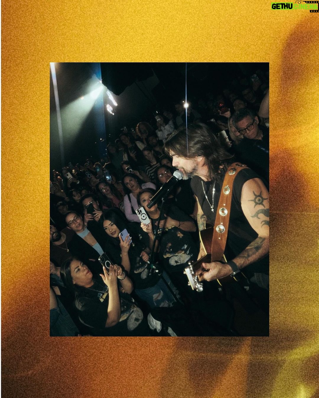 Juanes Instagram - Milwaukee🙏🏼🔥 GRACIAS por una noche más con la casa llena de esta gira que está de locos!! Los AMO.