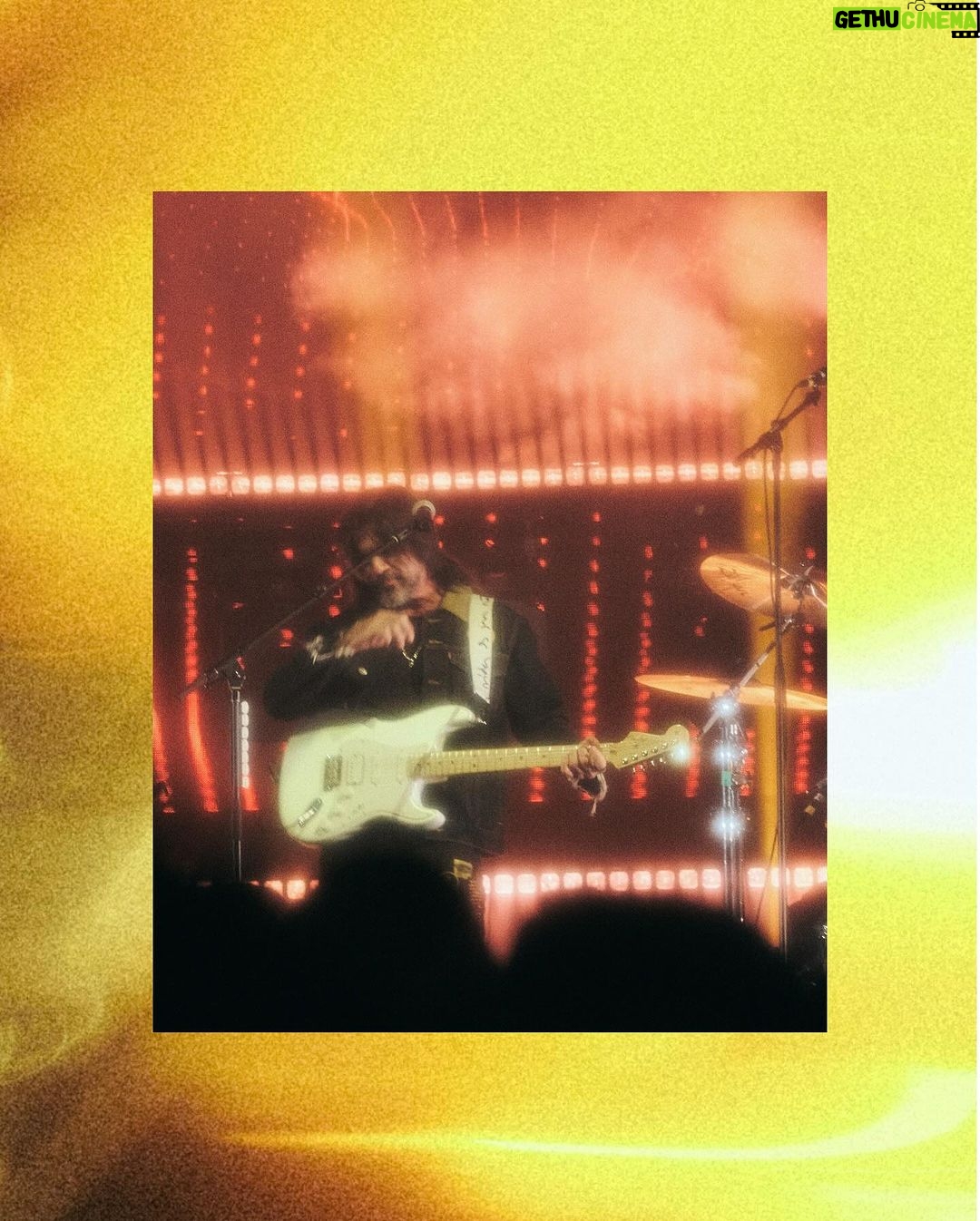 Juanes Instagram - Milwaukee🙏🏼🔥 GRACIAS por una noche más con la casa llena de esta gira que está de locos!! Los AMO.