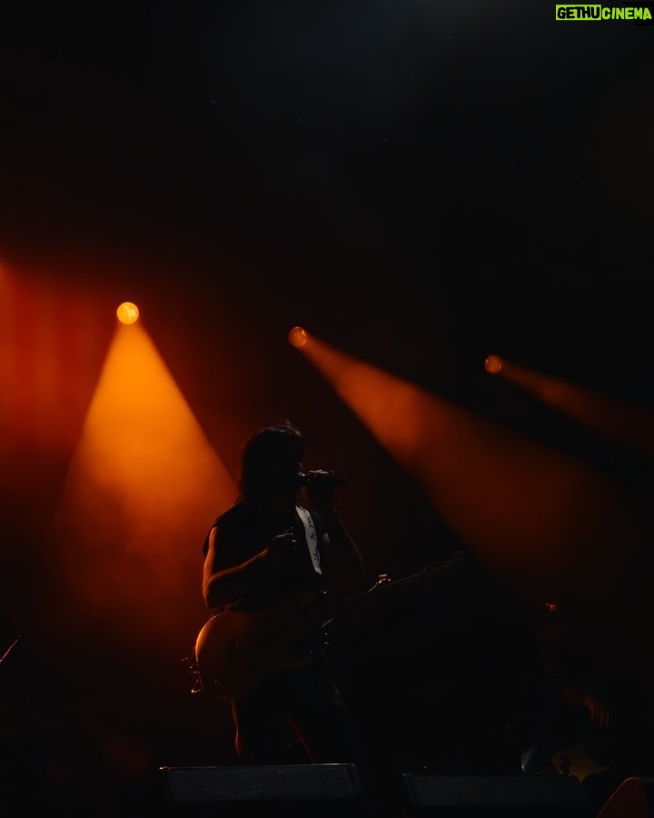 Juanes Instagram - Austin馃敟 la pasamos incre铆ble anoche!! Me voy esperando volver馃檹馃徏 Gracias @besamemuchofest por la invitaci贸n