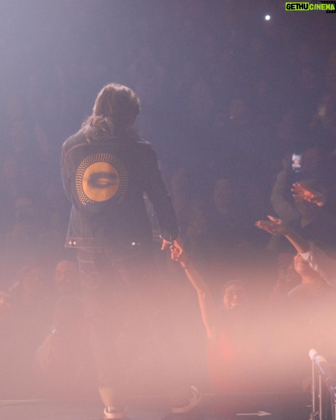 Juanes Instagram - Otra noche más de SOLD OUT en San Diego🔥 Me hizo muy feliz cantar con ustedes!! GRACIAS siempre🙏🏼 San Diego, California