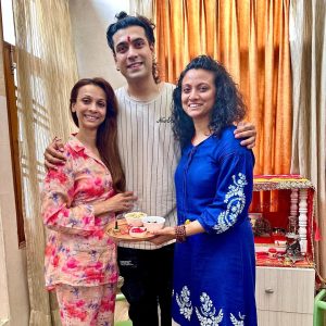 Jubin Nautiyal Instagram - It isn’t the blood that makes you my sister , it is how you understand my heart as though you carry it in your body . Happy Rakhi . Love you more than the sky . ❤️