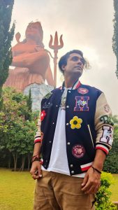 Jubin Nautiyal Instagram - “ The greatest tribute to Lord Ram is to become like him .” ~ Swami Vivekananda. Statue of Belief