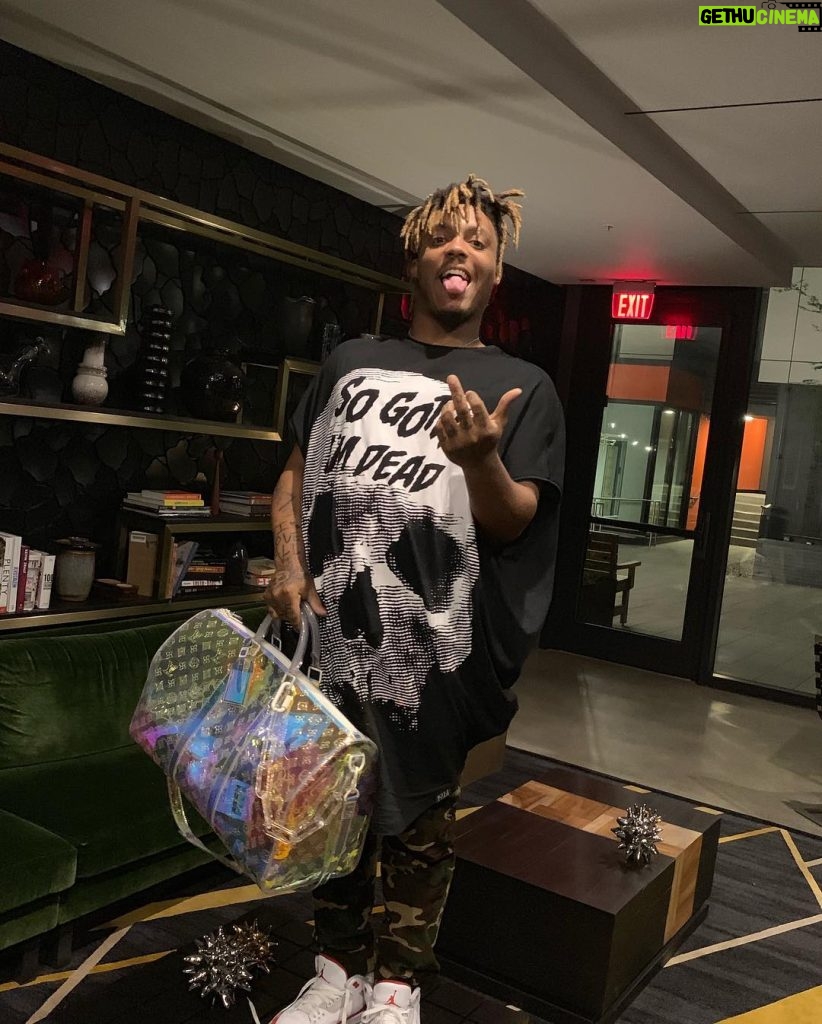 Juice WRLD Instagram - 999 DEATHRACE FOR LOVE TOUR FUCK BEING IN MY BAG THIS YEAR IM IN MY BAG FA LIFE AND IF U WAS WONDERING IM SLAMMING EM NOT THROWING EM UP NLMB1504L
