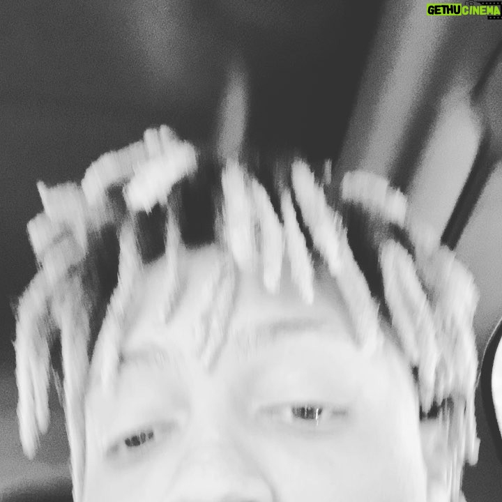 Juice WRLD Instagram - God bless y’all I love every single last one if my fans 🖤 y’all the ones that rock..Rip to Nipsey the great let’s strive to find the answers we need to find to stop the violence cuz wat we doing not working..the police ain’t helping either so we gotta figure it out on our own unfortunately..we got this doe 999 I know it