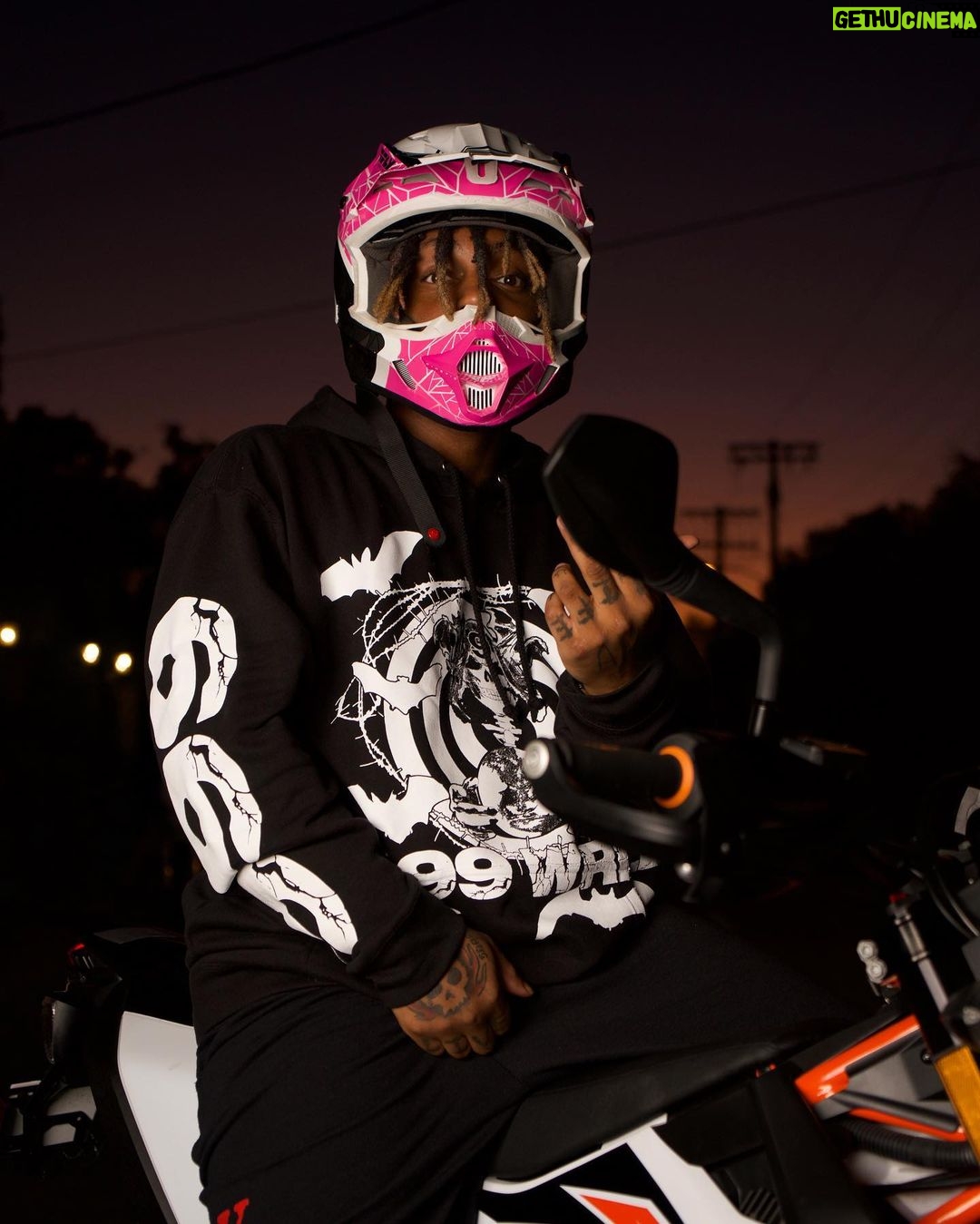 Juice WRLD Instagram - Stay fresh. New limited drop available @999.club 💕 juicewrld999.com link in my bio. Go crazy!
