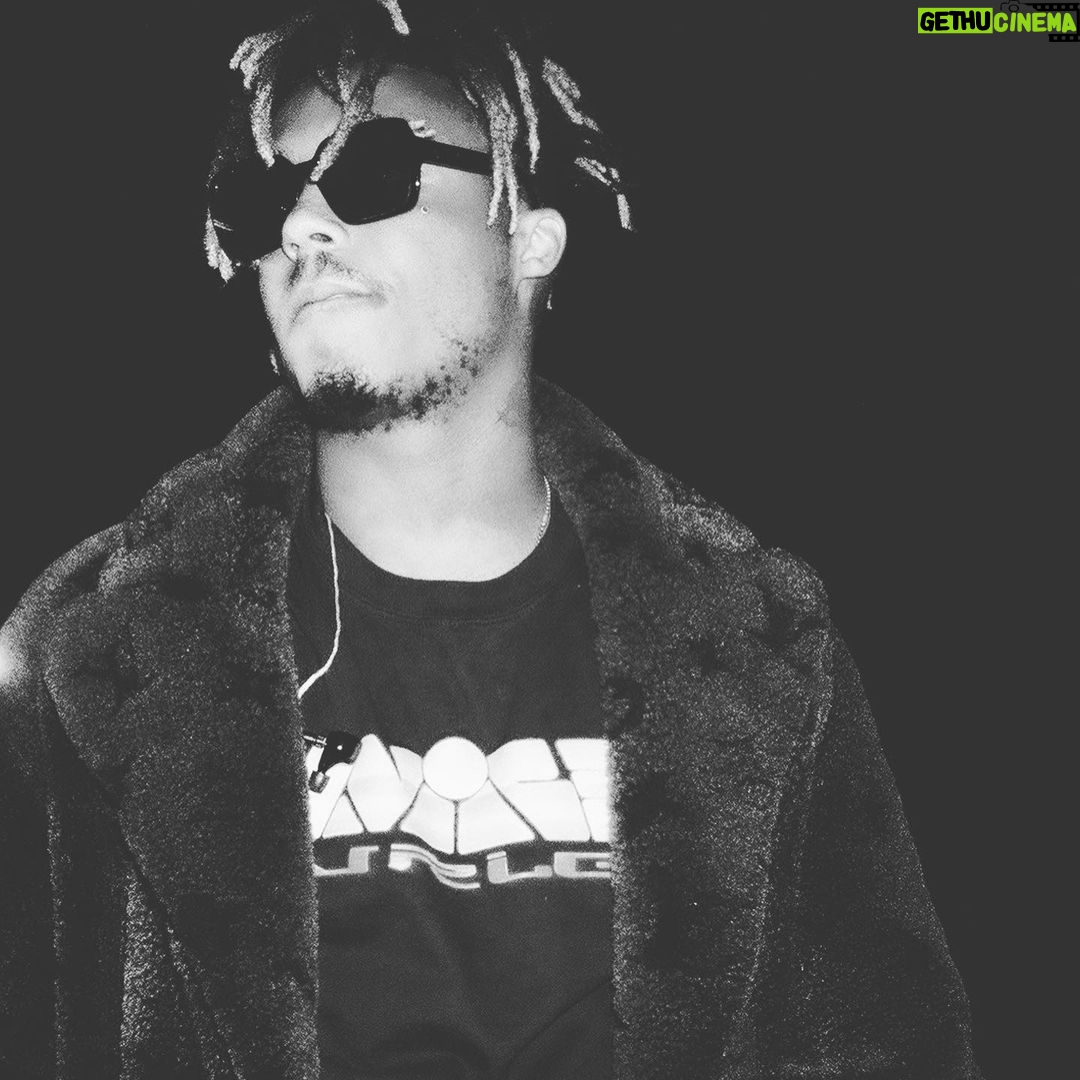 Juice WRLD - 0.9 Million Likes - IDK🖤⚰️☠️999