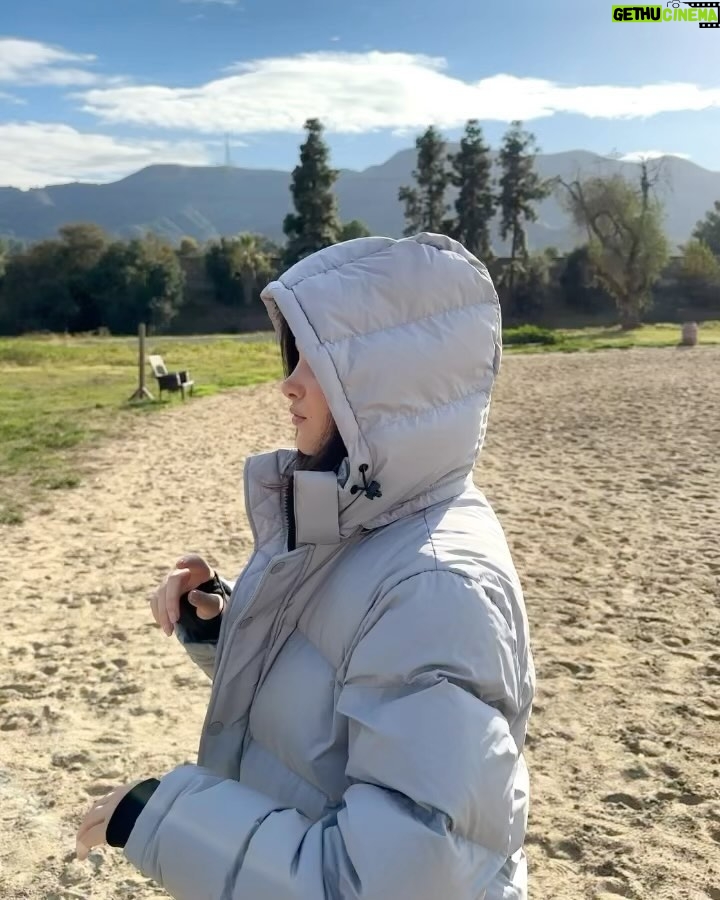 Jules LeBlanc Instagram - gettin’ chilly @aritzia #TheSuperPuff #aritziapartner