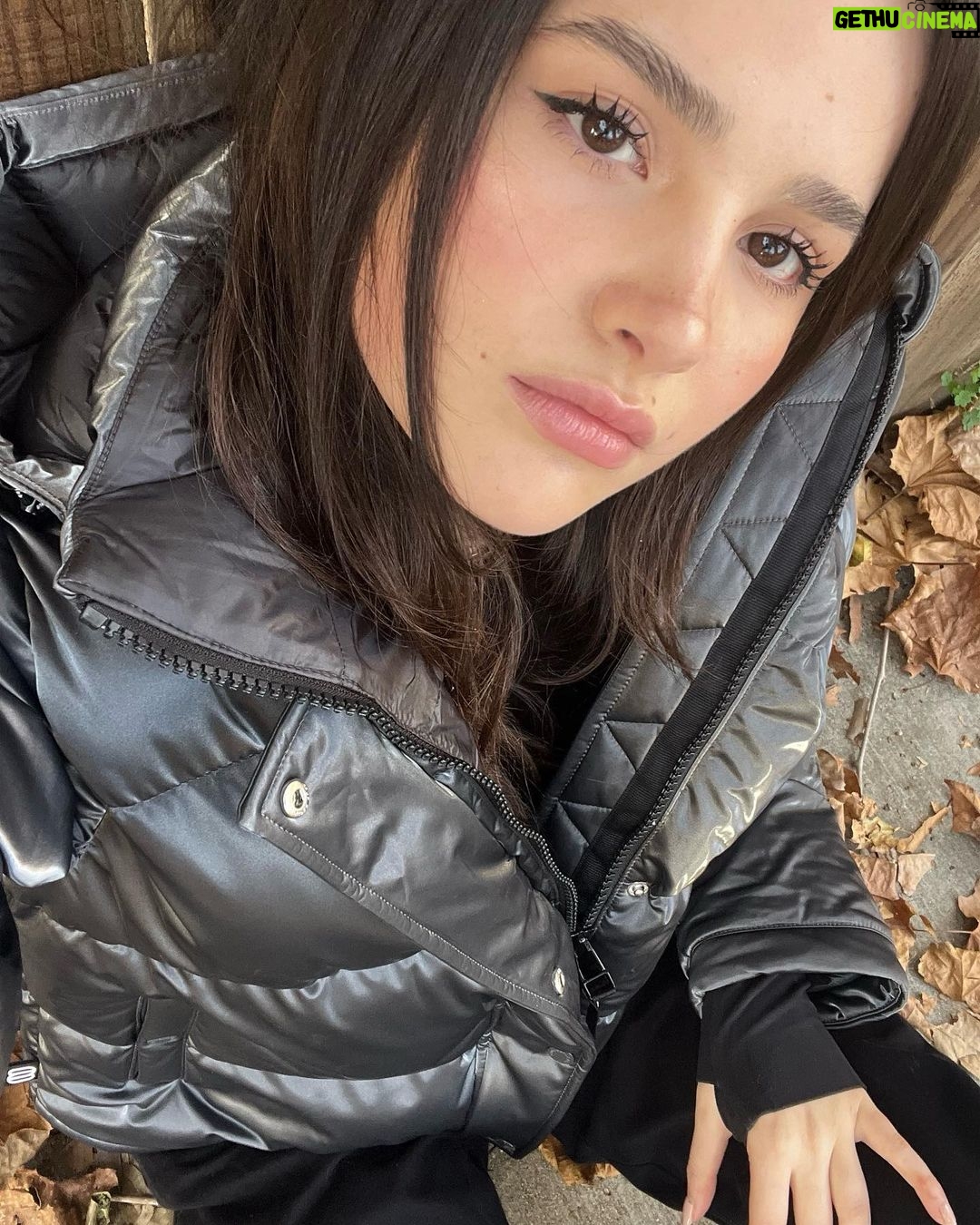 Jules LeBlanc Instagram - gettin’ chilly @aritzia #TheSuperPuff #aritziapartner