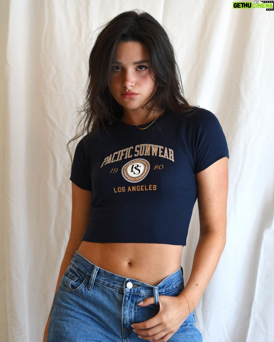 Jules LeBlanc Instagram - 🩵always comfortable in my @pacsun jeans #pacpartner