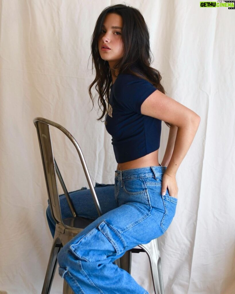 Jules LeBlanc Instagram - 🩵always comfortable in my @pacsun jeans #pacpartner