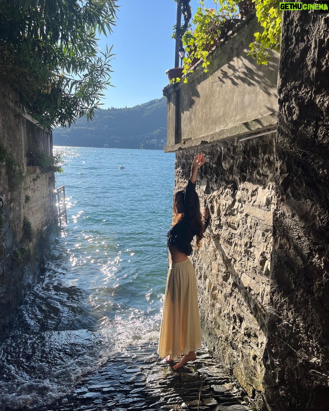 Jules LeBlanc Instagram - lake como, italy 🦢 Lake Como, Italy