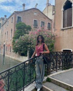 Jules LeBlanc Instagram - posted another vlog💼 Venice, Italy