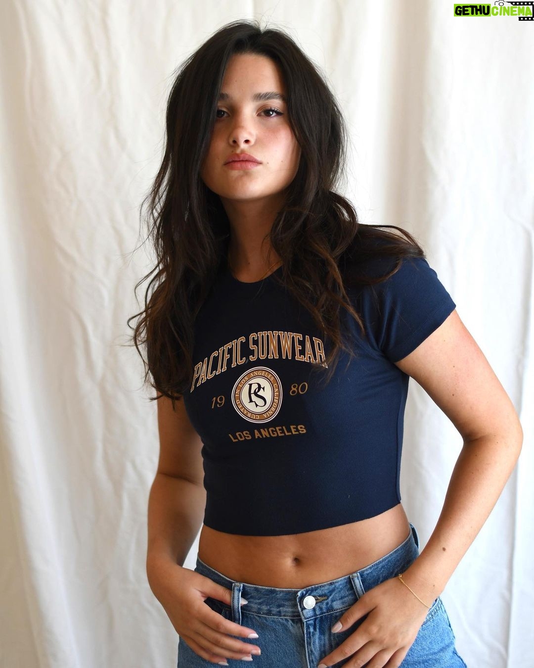Jules LeBlanc Instagram - 🩵always comfortable in my @pacsun jeans #pacpartner