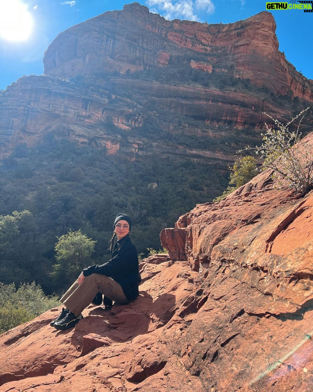 Julia Barretto Instagram - Last hike of the year in beautiful Sedona, Arizona. So grateful for all the blessings this year. Looking forward to 2024! 🤎