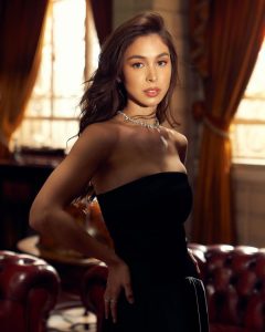 Julia Barretto Instagram - Portraits of Jas by @bjpascual for #IkawParinAngPipiliinKo in cinemas February 7 🖤🎬🎶