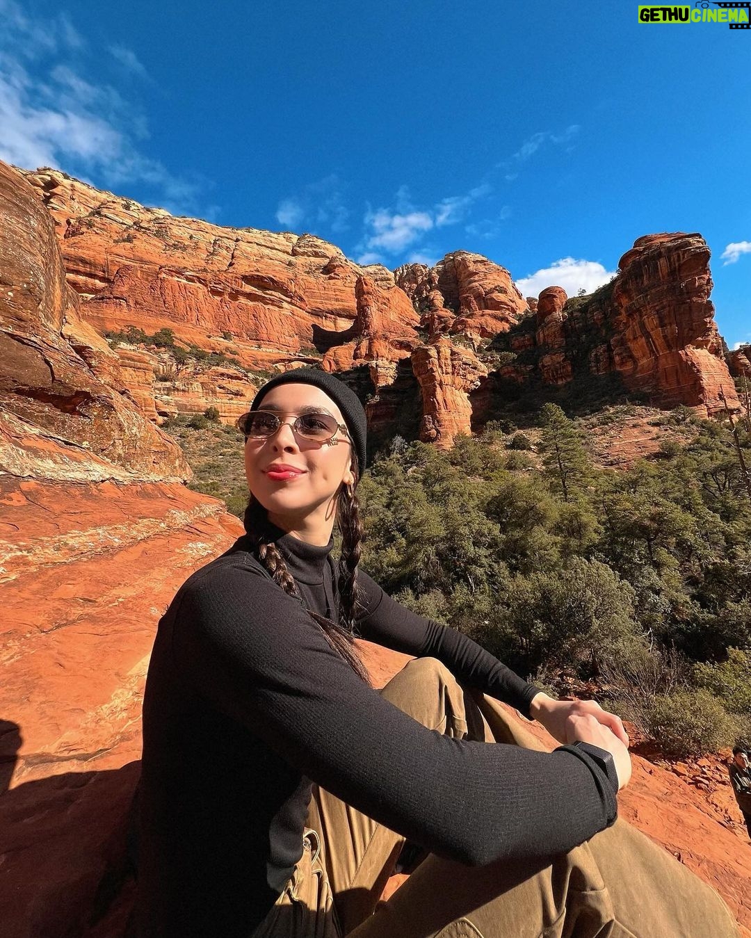 Julia Barretto Instagram - Last hike of the year in beautiful Sedona, Arizona. So grateful for all the blessings this year. Looking forward to 2024! 🤎