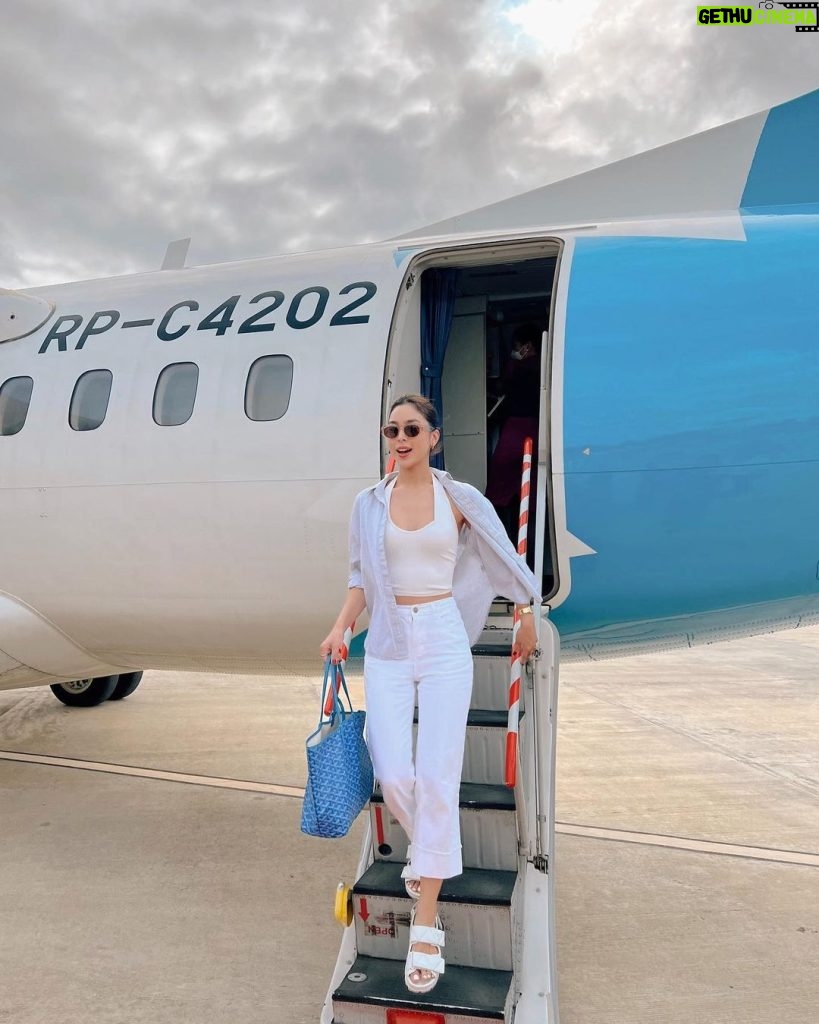 Julia Barretto Instagram - Touchdown Sicogon Island. Our first destination of the year @jujuonthegotv. We’ve missed this and we’ve missed you. Excited to explore 🥰 Direct flight via @airswift.airlinesph ✈️