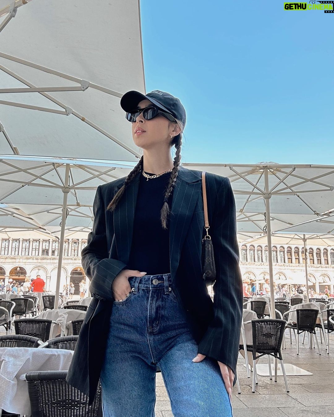 Julia Barretto Instagram - Filed under: selfies in 🇮🇹