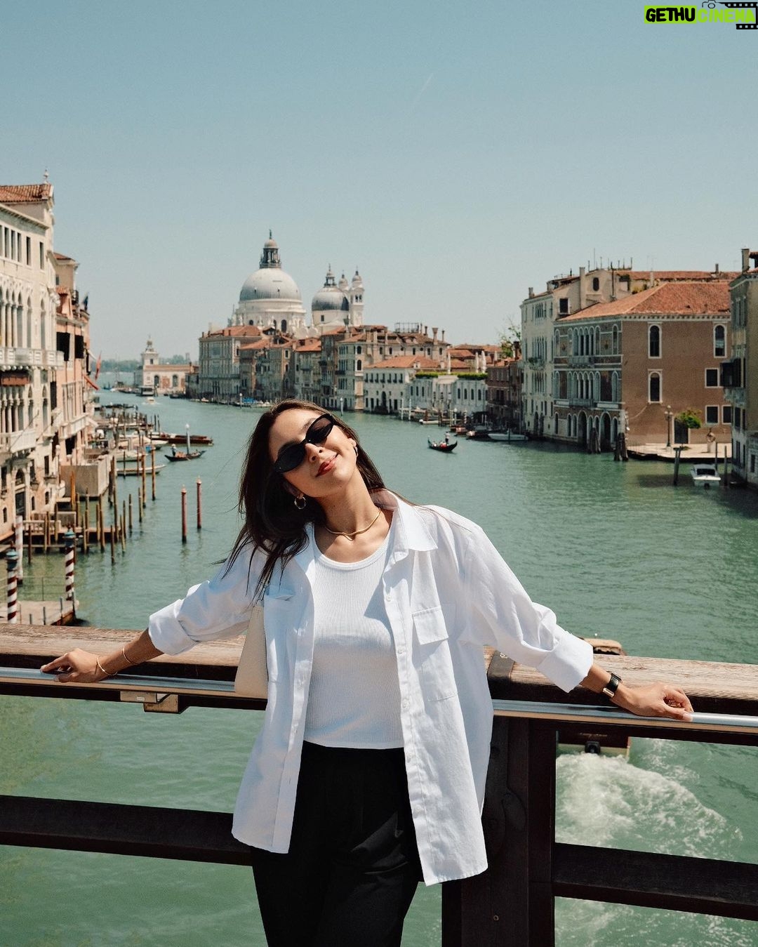 Julia Barretto Instagram - la Biennale day 🌎 If you happen to be here drop by the Philippine Pavilion 🇵🇠Venice, Italy
