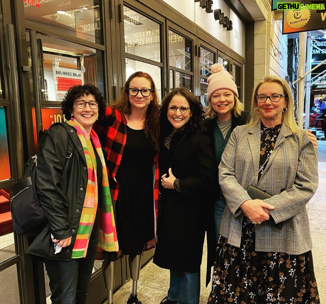 Julia Louis-Dreyfus Instagram - When worlds collide: @veephbo @succession at #costofliving show last night. If you are in NYC, don’t miss it. Thanks @martyna_majok and @realkatysullivan for a spectacular performance/show. And special thanks to @georgiapudding for making all the arrangements-per usual.