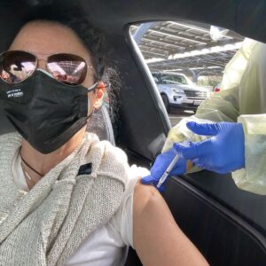 Julia Louis-Dreyfus Instagram - Fully jabbed! Fully grateful!