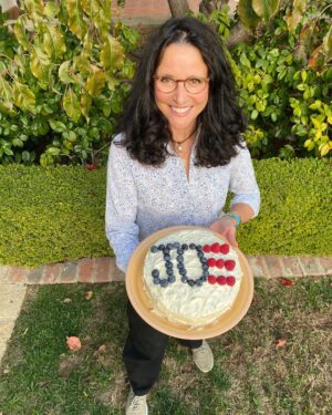 Julia Louis-Dreyfus Instagram - Democracy endures. Congratulations to our President-Elect @JoeBiden and our first female Vice-President-Elect @KamalaHarris. Mr. President-Elect, enjoy your ice cream today. Would you like some cake to go with it?