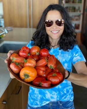 Julia Louis-Dreyfus Instagram - You say tomato and I say a shit ton.