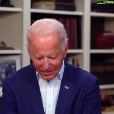 Julia Louis-Dreyfus Instagram - @joebiden I accept but I’m a completely unqualified tv personality. Are you sure I shouldn’t be president? | clip from @latelateshow