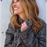 Julia Roberts Instagram - Time to get cozy and get a date to go see Leave the World Behind Nov 22. 👭👫👬🌍