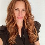 Julia Roberts Instagram - Hi! 👋. Leave the World Behind is in theaters Nov 22! Eat 🥧 then go Watch a 🎥