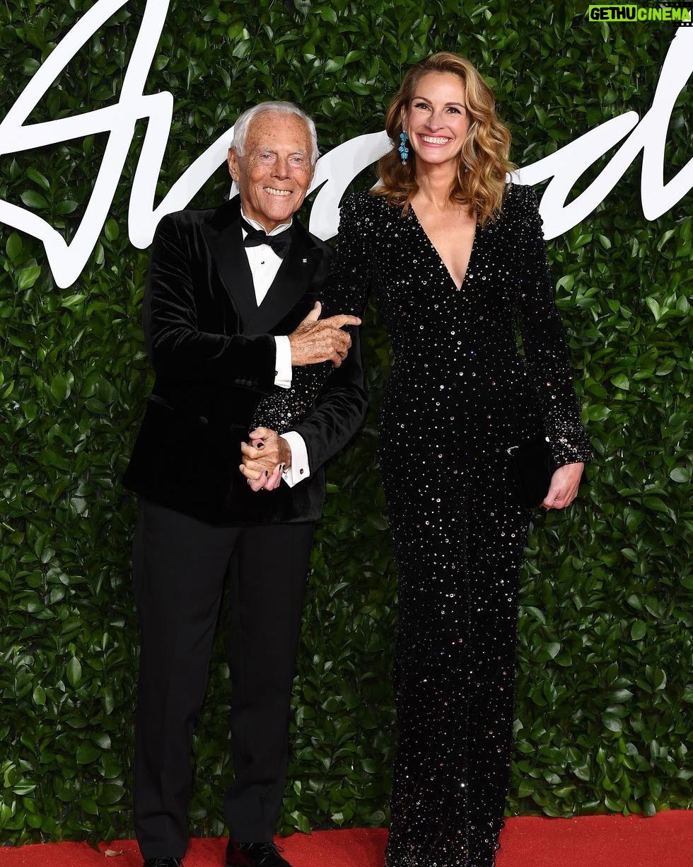 Julia Roberts - 372K Likes - The Legend. Giorgio Armani 🌟