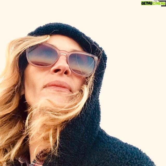 Julia Roberts - 313.8K Likes - Hello Monday. You look a lot like Sunday. 😊