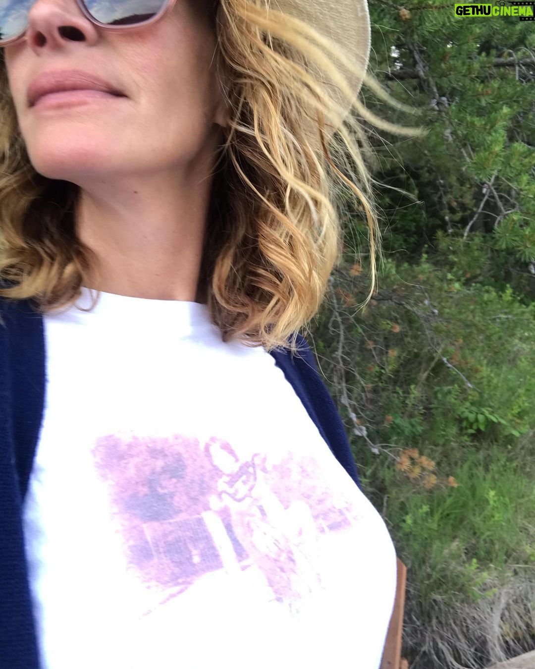 Julia Roberts Instagram - 💖17 Years💖 #TheWheelieKingsWife💫