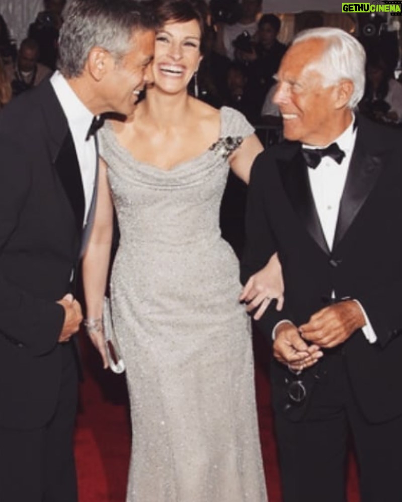 Julia Roberts Instagram - A tale of a Gala with two George’s and just 1 dress. 😉 #armaniislegend