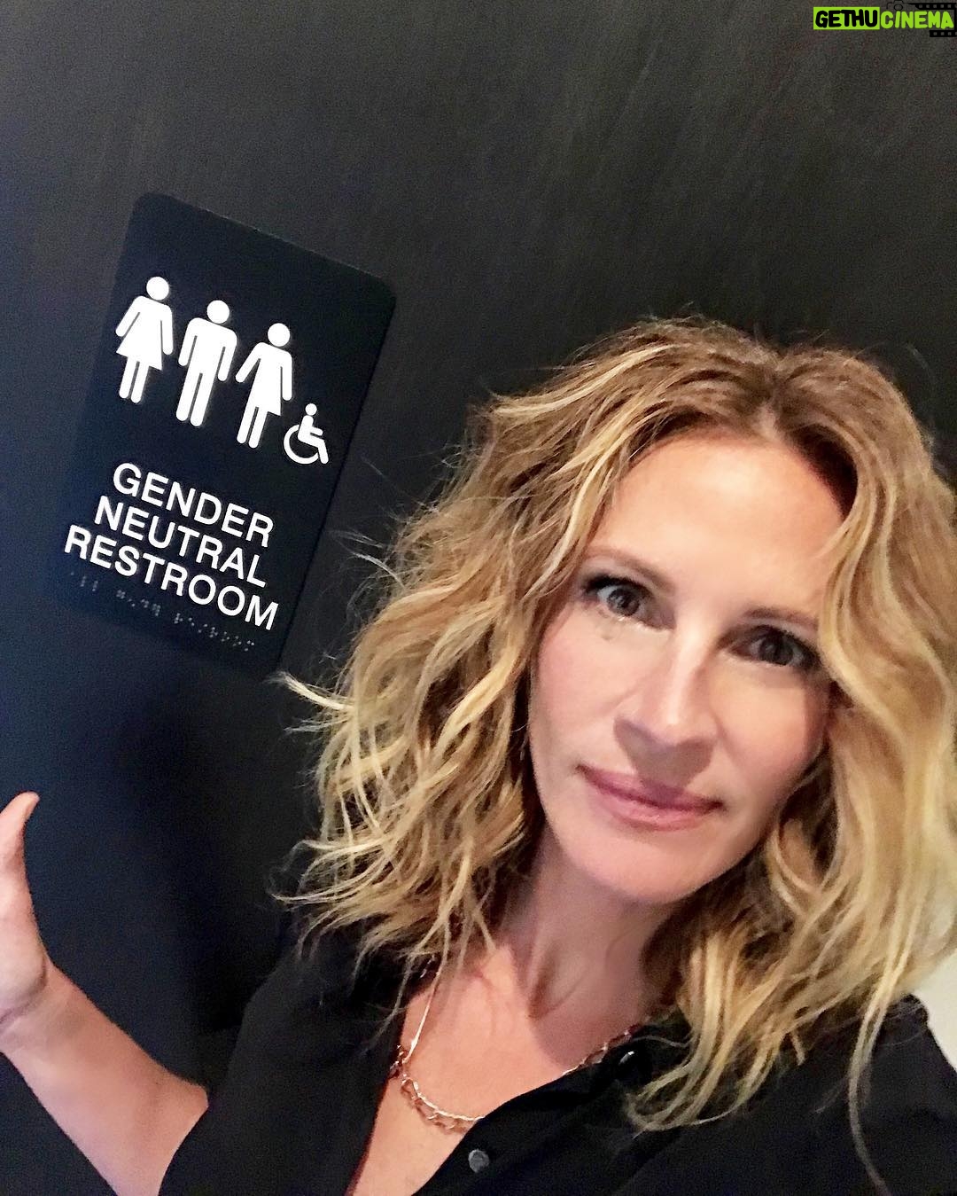 Julia Roberts - 328.6K Likes - I wish they all said this. 🌟🚽🌟 Please check out my story.