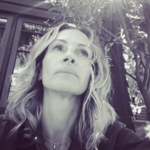 Julia Roberts Instagram - Nearly 8 in 10 #LGBTQ students experience verbal harassment in school. Such harassment silences youth, preventing them from thriving in school. On Friday, April 12, thousands of students will join the #DayofSilence, the largest student-led national protest in support of safe & inclusive schools, supported by @GLSEN. 
You too can join in support of #dayofsilence by heading over to glsen.org/silence (link in bio)