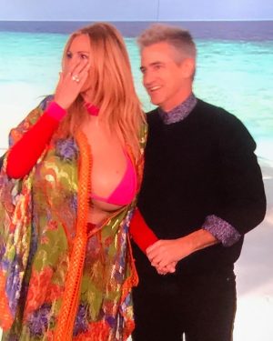 Julia Roberts Instagram - #FBF Faux Boob Friday 🤷‍♀️ @theellenshow