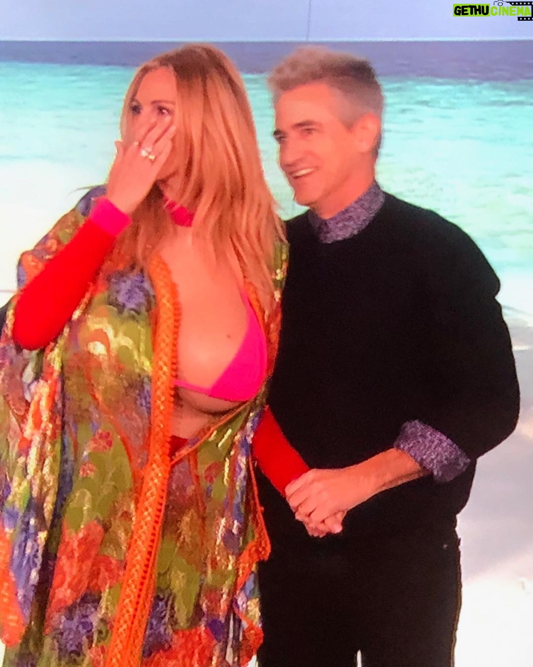 Julia Roberts - 290.3K Likes - #FBF Faux Boob Friday 🤷♀️ @theellenshow