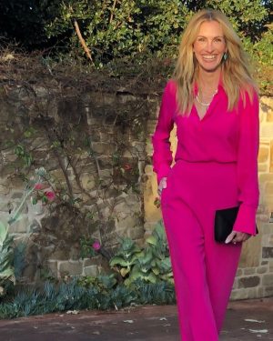 Julia Roberts Instagram - Homecoming Premiere 🌟 October Pink 💕 for PES. 💕