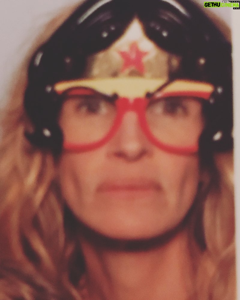 Julia Roberts Instagram - New Passport Pic. #soserious😐